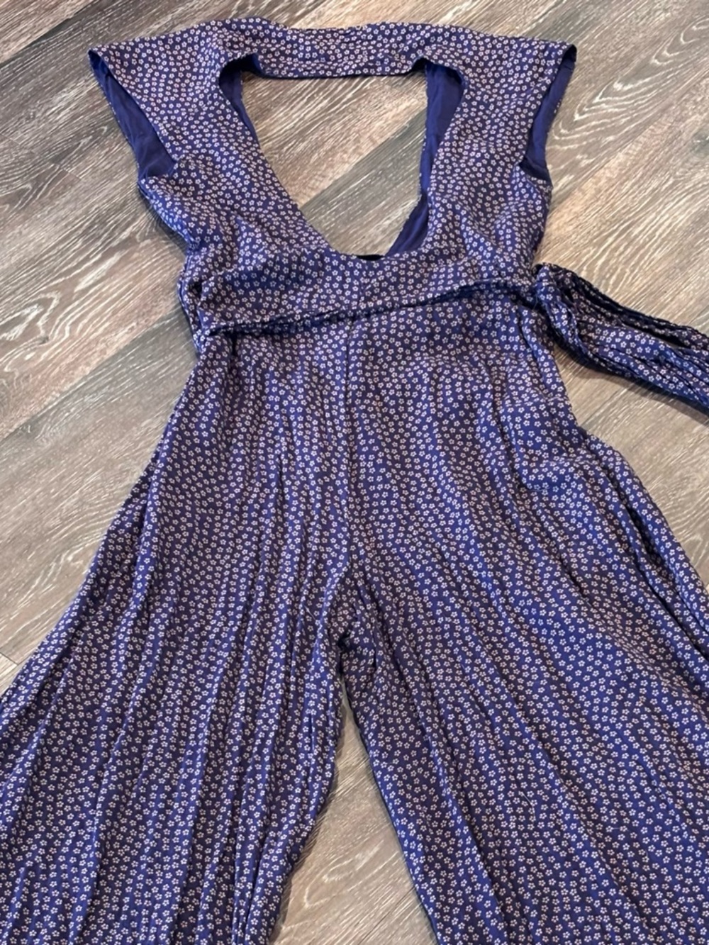 Urban Outfitters Kimchi Blue Shea Wrap Jumpsuit Women’s Size 4 - Picture 5 of 12